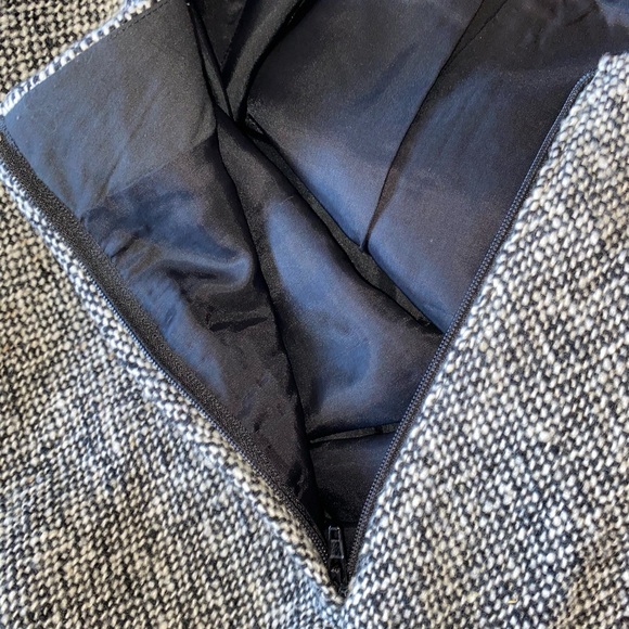 A Line Knit Skirt - Picture 2 of 3